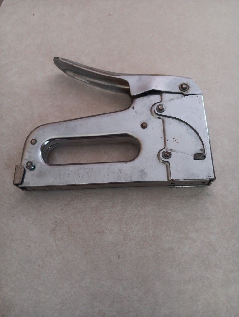 Staple Gun