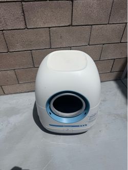 Self rotating litter box