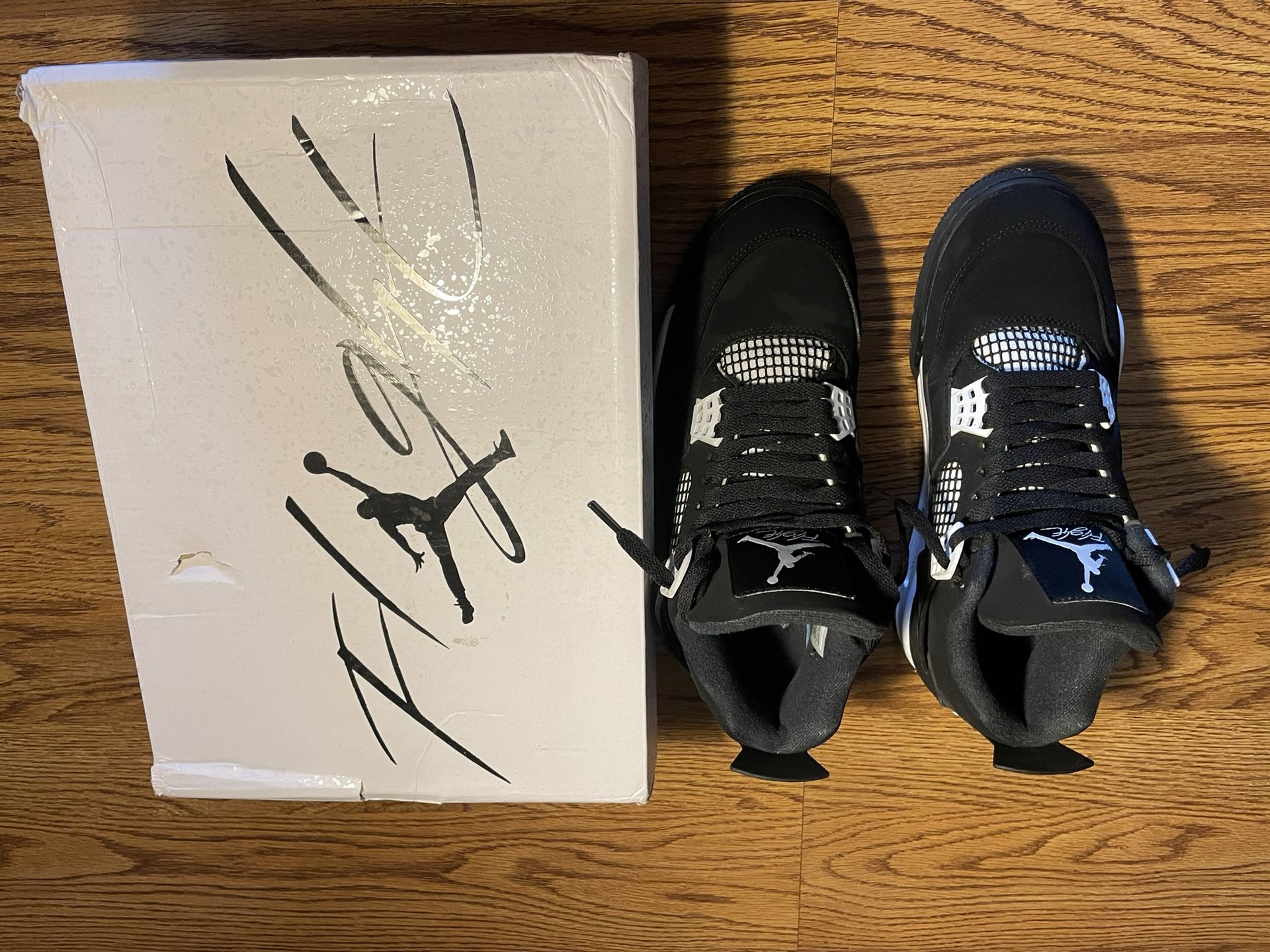 Jordan 4 White Thunder