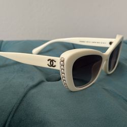 New Authentic Chanel Pearl Cat eye Shades 
