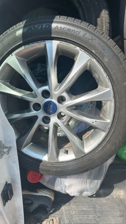 Ford OEM Alloy Wheel with Yokohama AVID Ascend Tire
