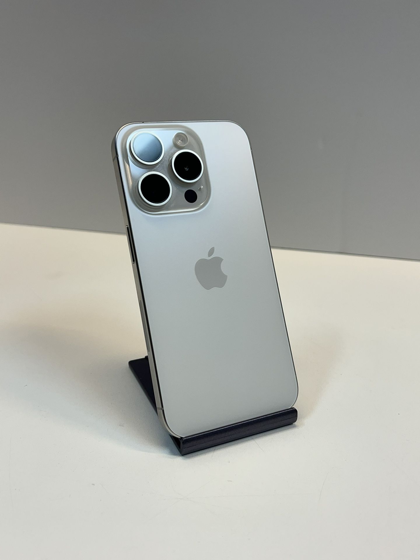 Apple iphone 15 Pro 128gb. ( Factory Unlocked )