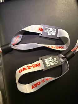 Complex con Sunday wristbands