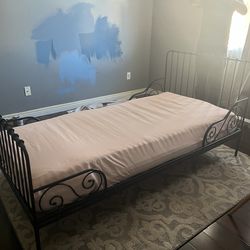 Toddler bed