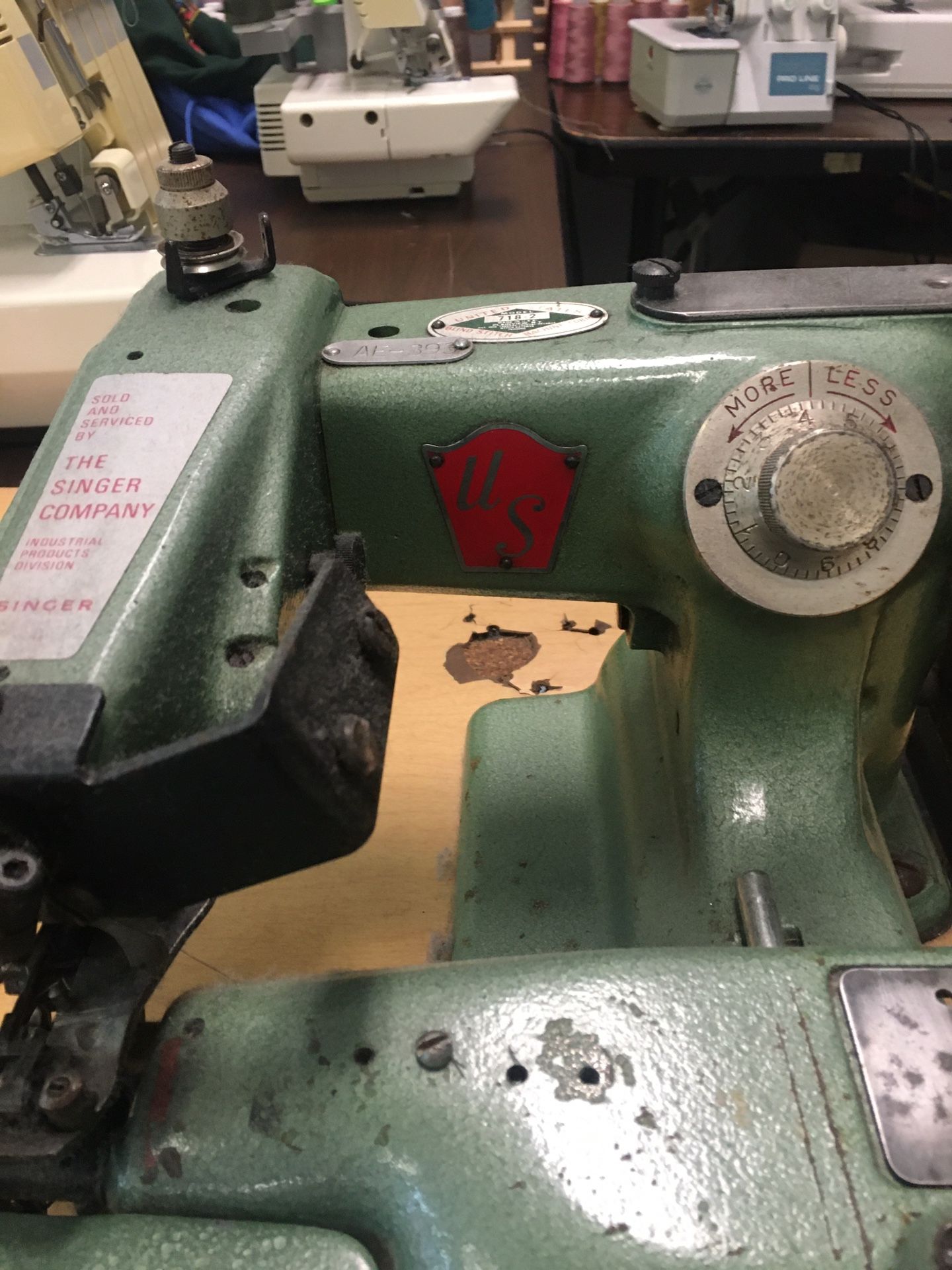 Blind stitch sewing machine