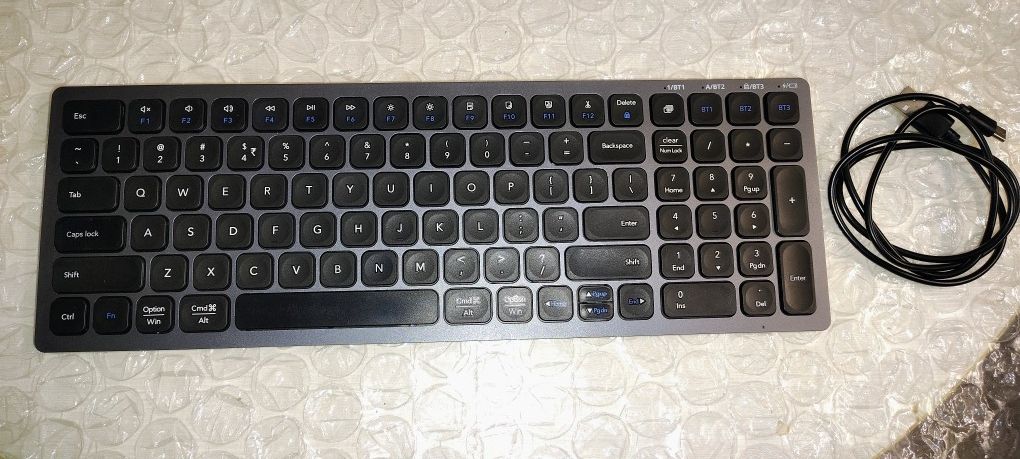Portable Wireless Bluetooth keyboard - Like New