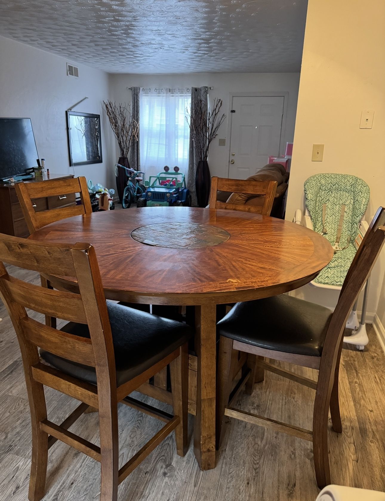 Dining Table And Chairs 