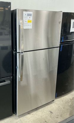 GE 21.9 cu. ft. Top Freezer Refrigerator w/built-in ice maker