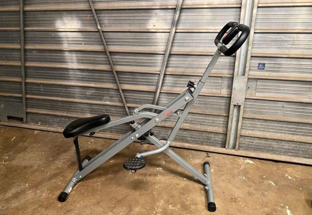 Sunny Health Home Squat Machine