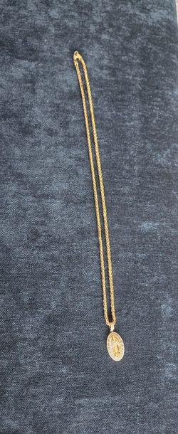 Gold diamond pendant necklace