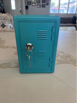 Mini locker with key