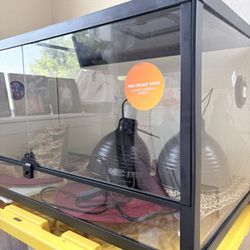 Tank For Pets / Cricket Cage And Food
