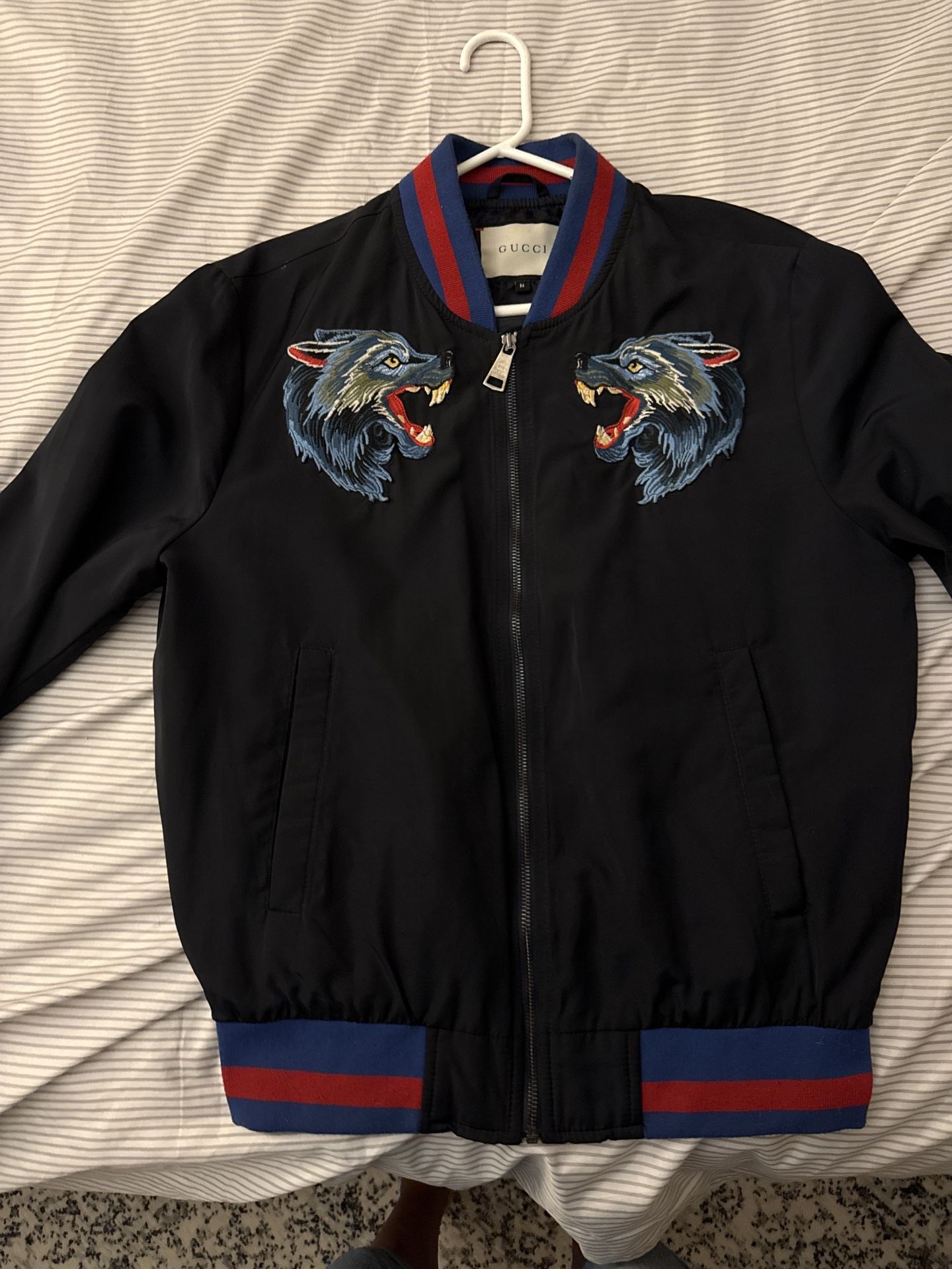 Gucci Jacket wolves size M Barely worn
