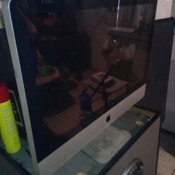 Apple iMac 24inch, M1 Chip, And 8-core CPU