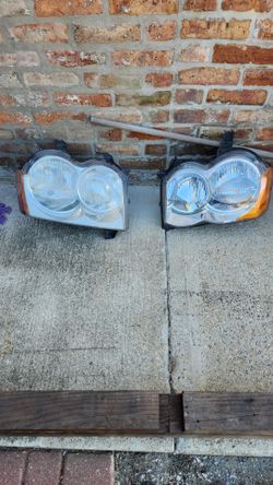 Headlight For 2009 jeep grand Cherokee  $45 for both