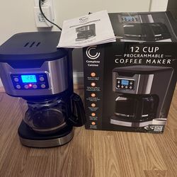 12 CUP PROGRAMMABLE COFFEE MAKER 🔥☕️.  ALL DIGITAL.  📱📱.  PERFECT MINT CONDITION.   MSRP $49.99(SEE AD).  CLEARANCE $20🔥🔥