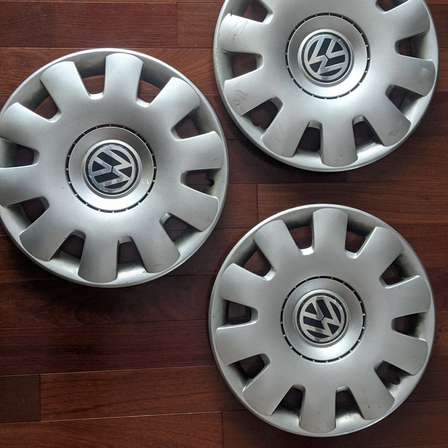 2004 Factory Volkswagen Jetta Wagon hubcaps. (3)