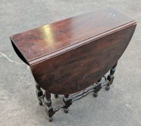 Antique Gateleg Drop-Leaf Table