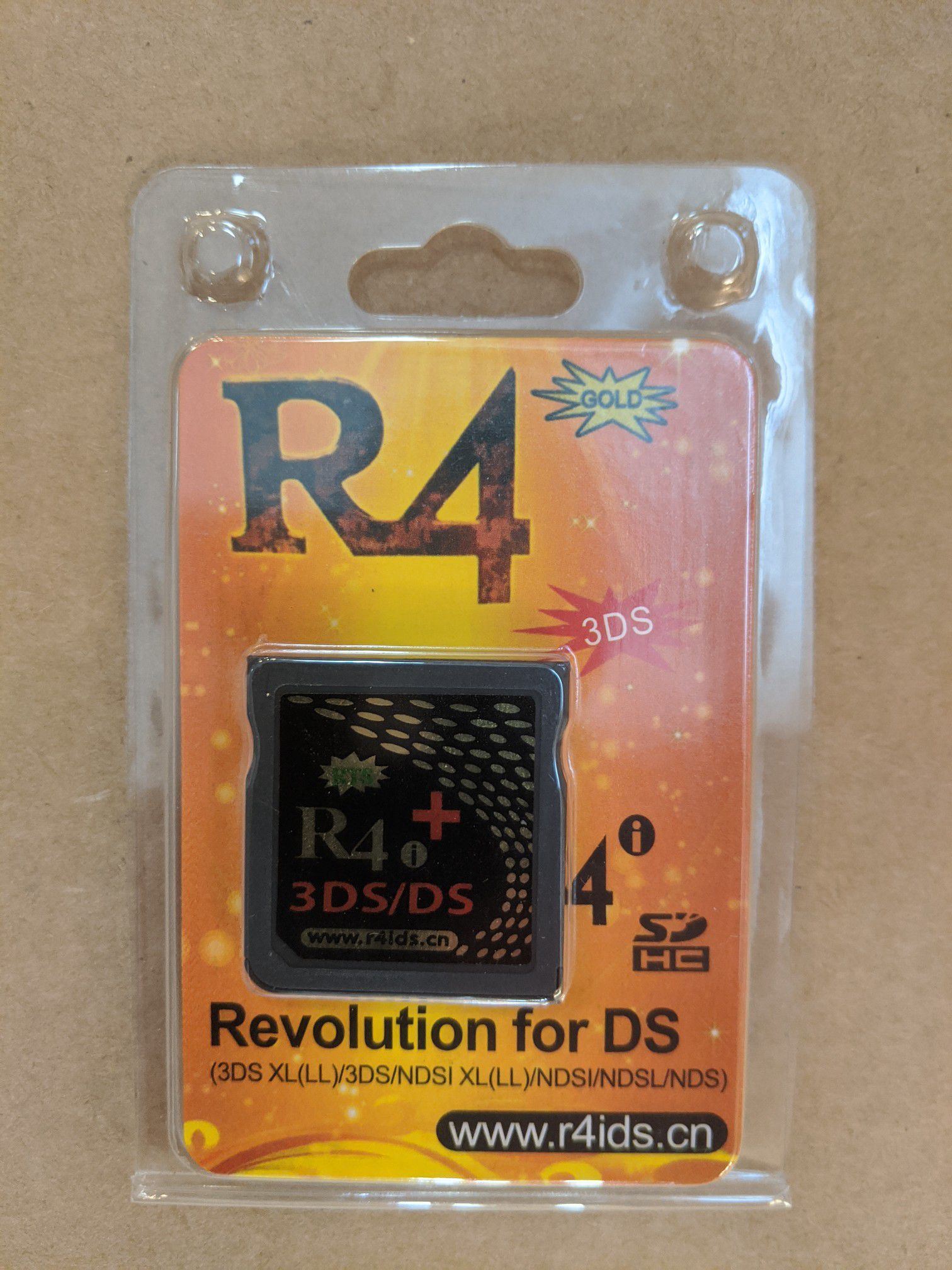R4i Gold 3DS Plus + Cart Card