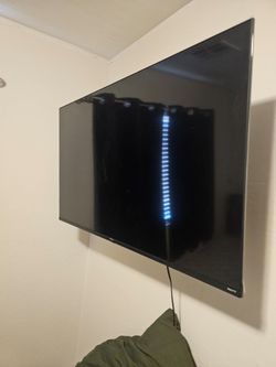 50 inch hisense TV 4k with mount
