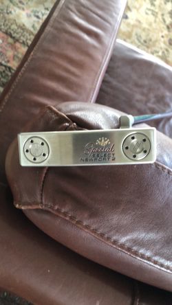 Titleist Scotty Cameron RH Special Select Newport 2 Putter 34” excellent condition Headcover