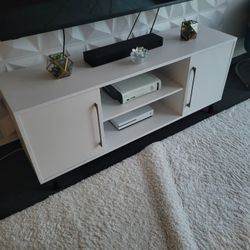 White TV Stand/Table