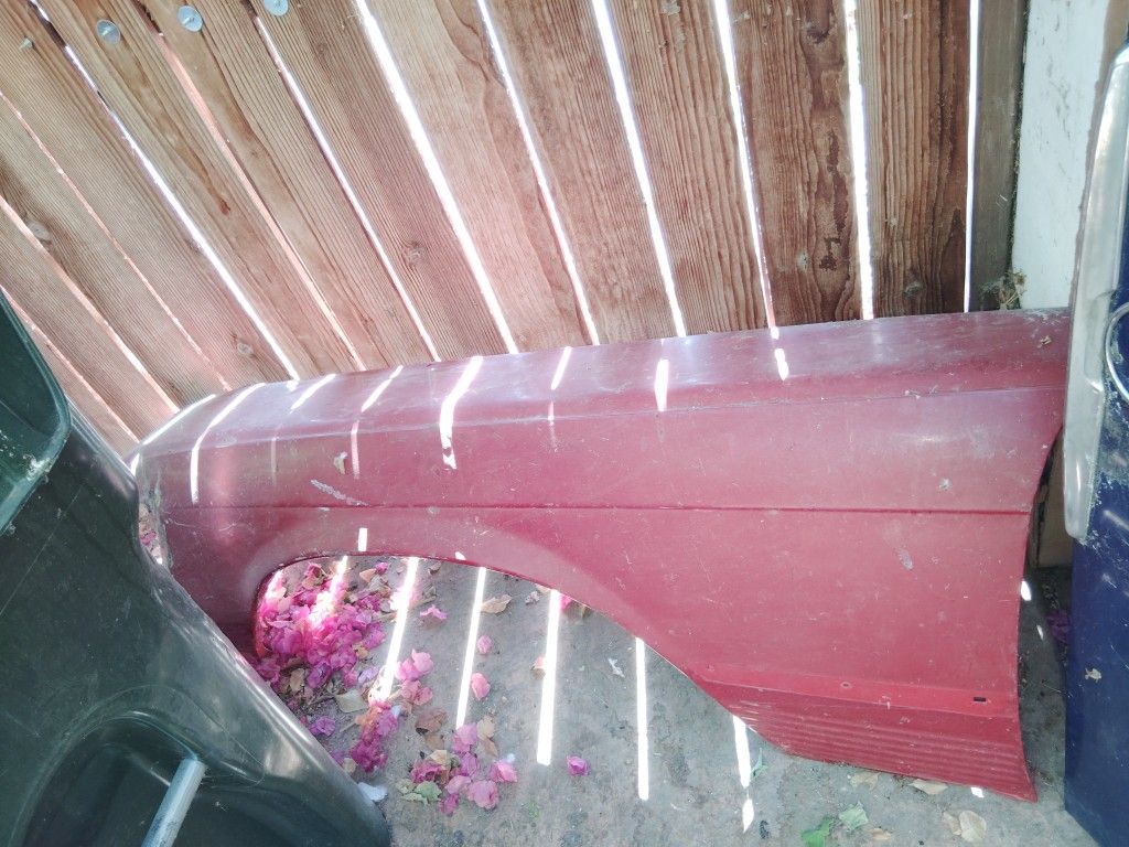 Fender For 82 Mercedes Benz SL 450 Or 350$100 OBO