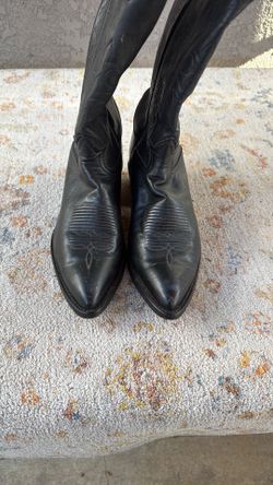 Mens Tony Lama size 7, cowboy boots