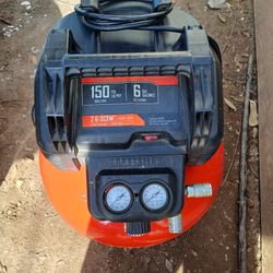 CRAFTSMAN 6 GAL. PANCAKE AIR COMPRESSOR