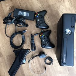 XBox 360 Complete Set With Games And Action Figures 