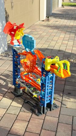 Hot Wheels City Ultimate Garage Track Set Dragon