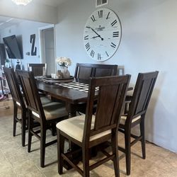 Broyhill counter height Table And Chairs