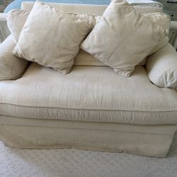 Ethan Allen - Loveseat 