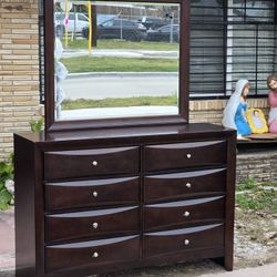 DRESSER WITH MIRROR 