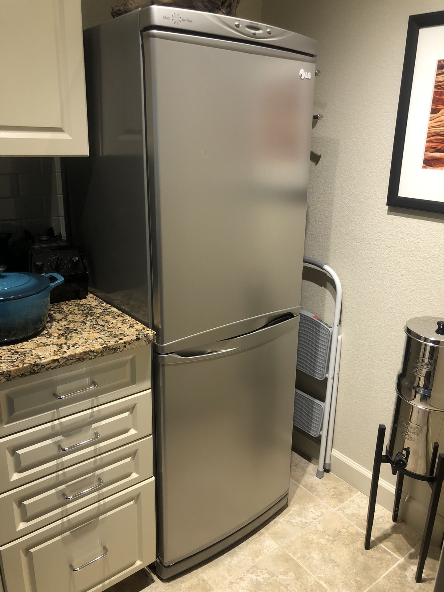 LG Refrigerator/Freezer (Top Fridge/Bottom Freezer) 