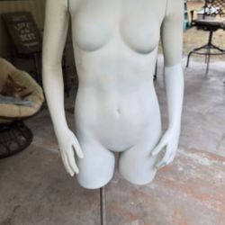 Mannequin/Dress Form For Clothing Re-Sellers, Etsy,Poshmark, w/magnetic detachable arms


