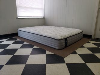 Full size mattress - can DELIVER almost anywhere for $20 extra - gently used and in LIKE NEW condition 😍