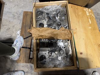 Caterpillar cylinder head one 1N4304C New in crate