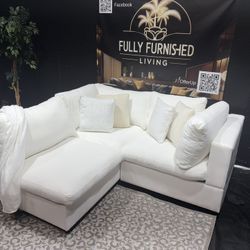 Sectional/couch/sofa,color: white, 3 piece, pickup Tampa, delivery Available