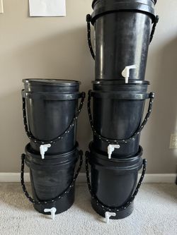 5 gallon Heavy-duty water storage buckets with Spigots