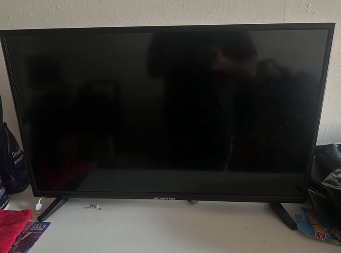 32” TV