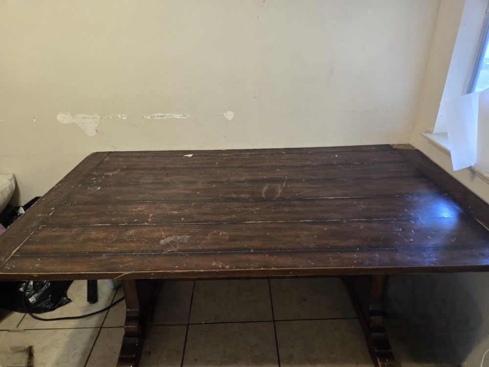 FREE TABLE