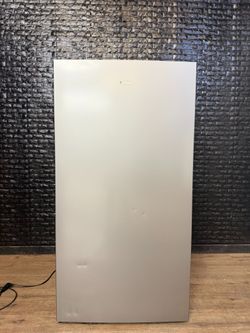 HISENSE UPRIGHT FREEZER w/WARRANTY! R3250A