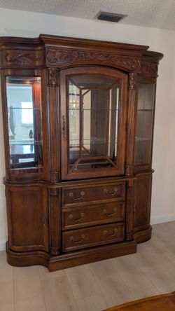Beautiful Traditional Lighted China Cabinet