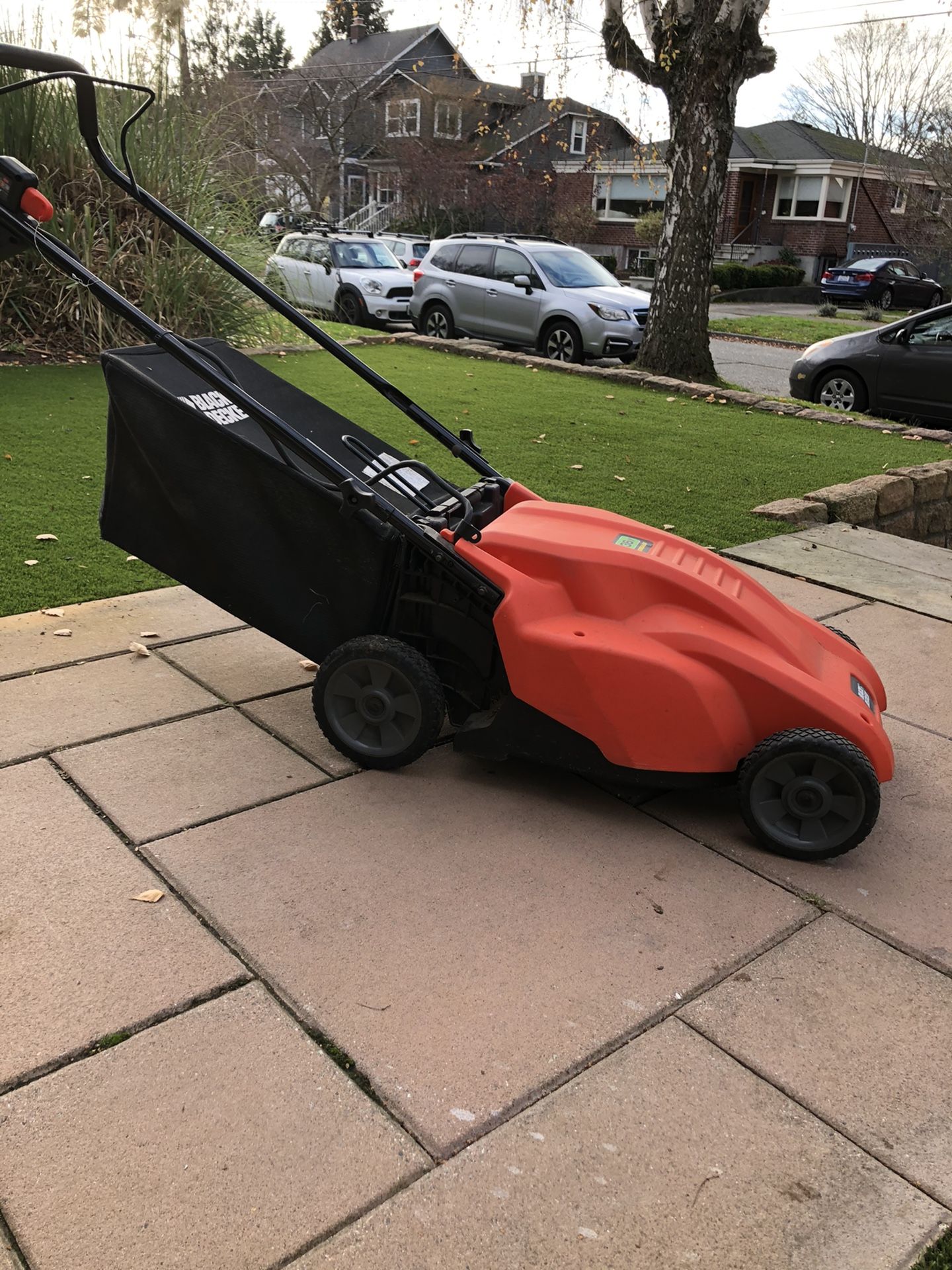 Black and Decker cordless lawn mower