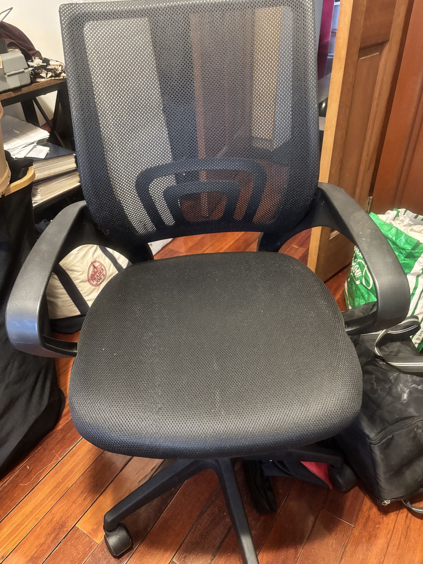 MOVING SALE Mesh 360 swirl chair
