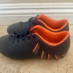 Kids Soccer cleats Size 3.5