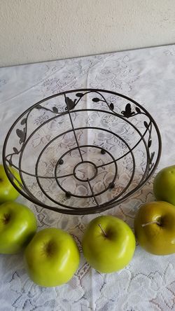 Metal fruits basket