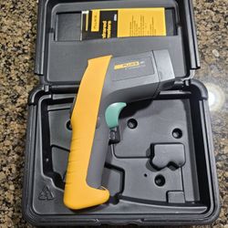 Fluke Thermometer