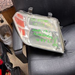 2008-12 Nissan Pathfinder Right Headlight 